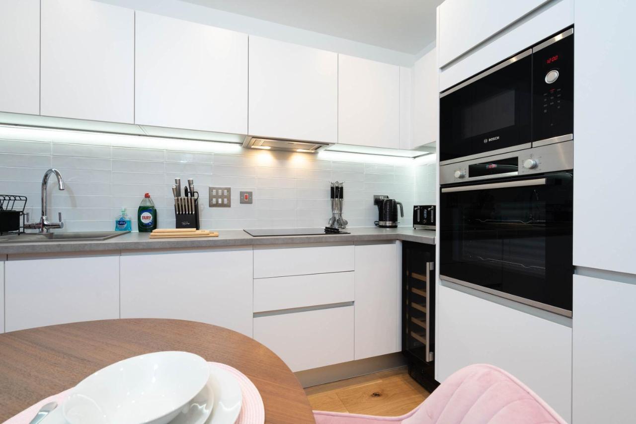 Maevela Apartments ☆ Pink Luxury Apartment With Balcony - Birmingham City Centre - 5 Min Walk From Bullring, Cube, Mailbox, New Street Station - Free Netflix & Wifi Exterior foto