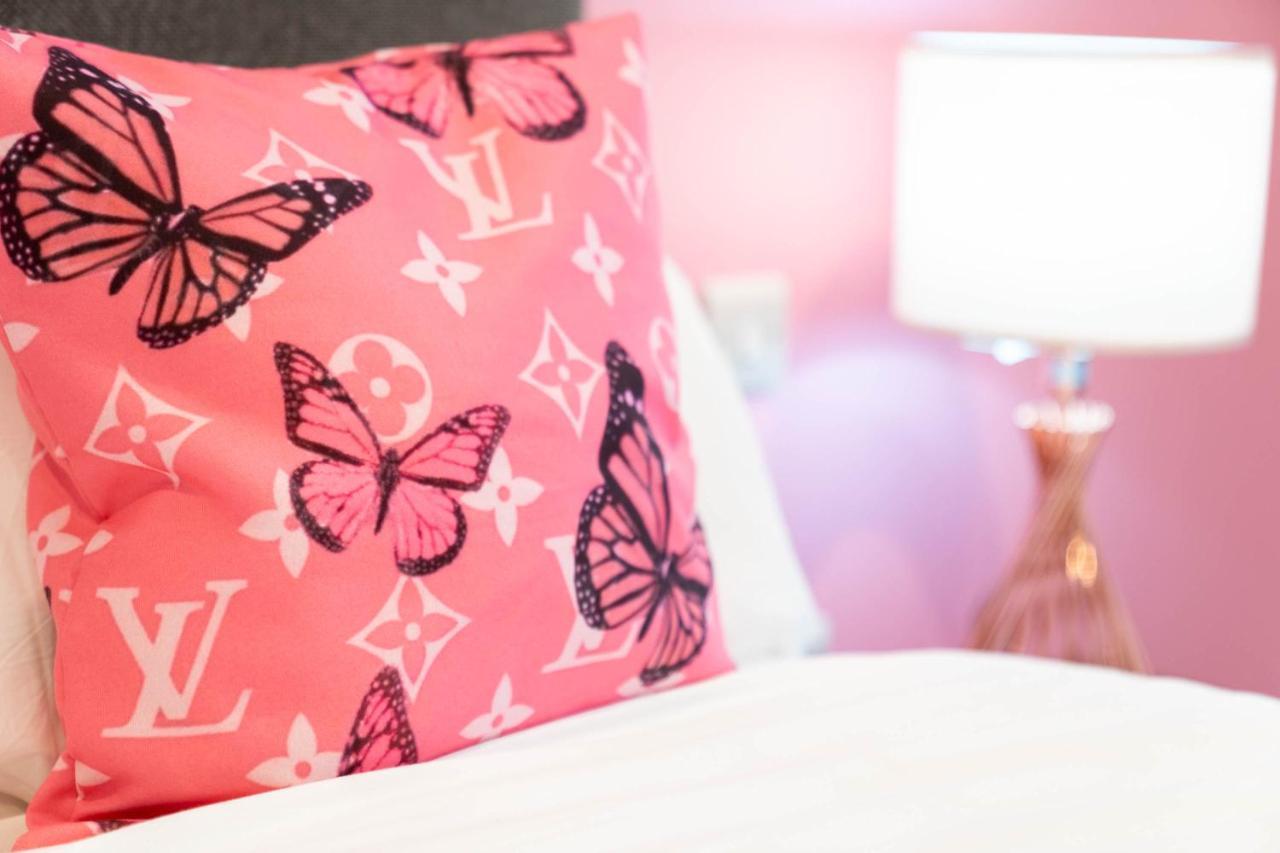 Maevela Apartments ☆ Pink Luxury Apartment With Balcony - Birmingham City Centre - 5 Min Walk From Bullring, Cube, Mailbox, New Street Station - Free Netflix & Wifi Exterior foto