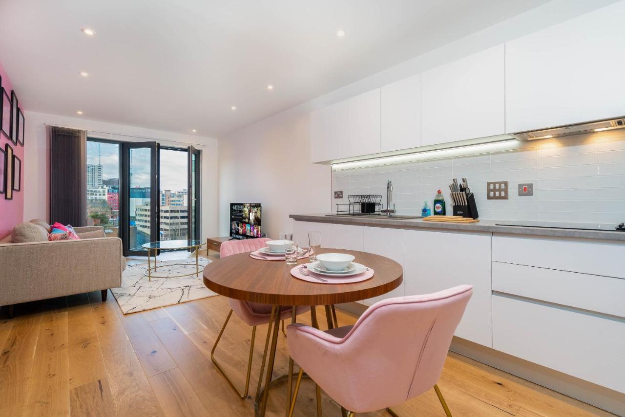 Maevela Apartments ☆ Pink Luxury Apartment With Balcony - Birmingham City Centre - 5 Min Walk From Bullring, Cube, Mailbox, New Street Station - Free Netflix & Wifi Exterior foto